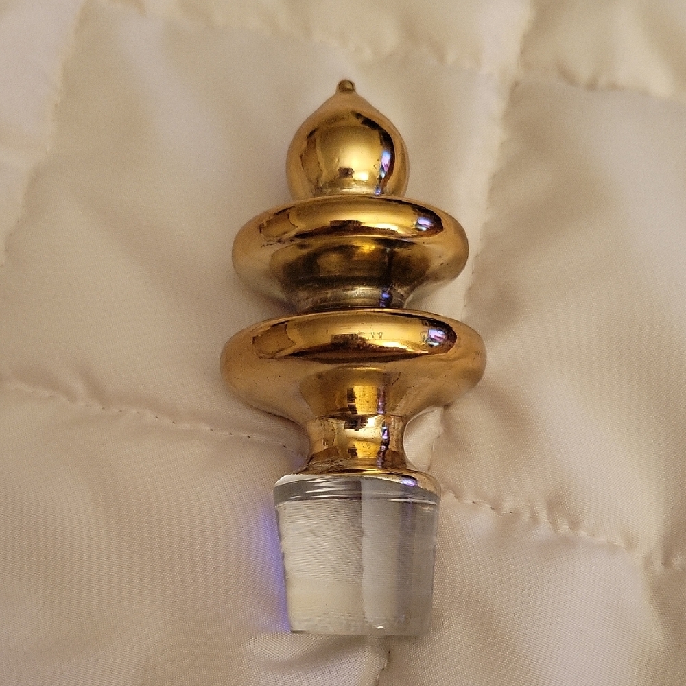 Johnathan Adler, Gold Stopper (only). From "Happy Chic" Collection     4 1/2"
